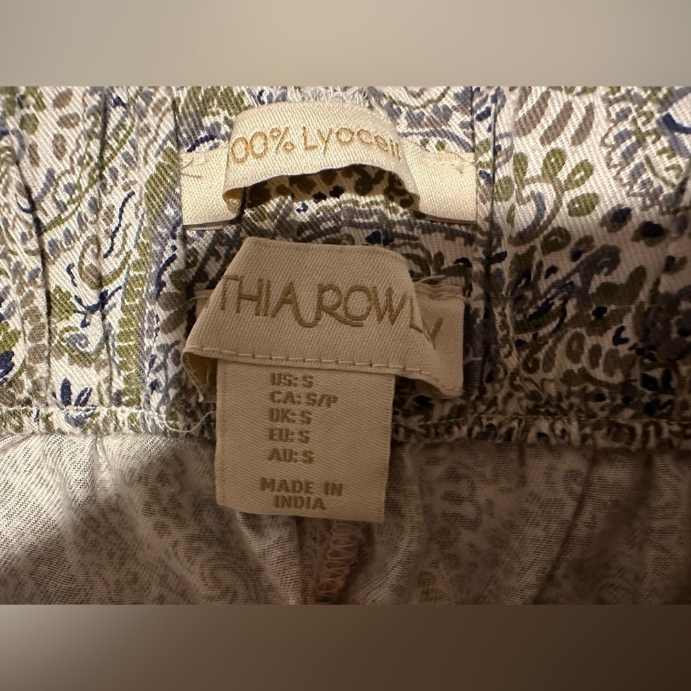 Cynthia Rowley Bohemian Floral Paisley Shorts with Brown Belt - Picture 6 of 9